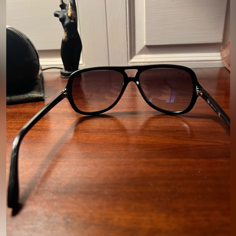Ray-Ban 4162 - Picture 3 of 8